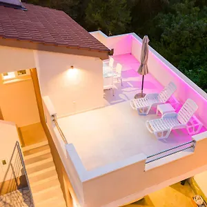 apartments-bruno-trogir.splithotels.org/